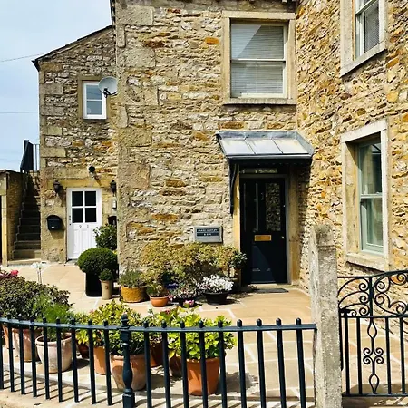 Cosy Refurbished Canalside * Skipton