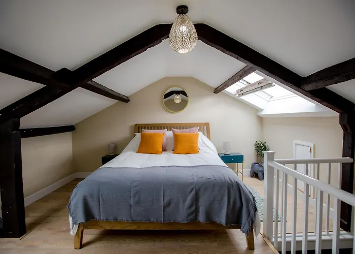 Cosy Refurbished Canalside Apartment Skipton