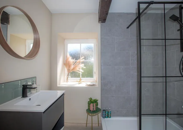 Cosy Refurbished Canalside Skipton