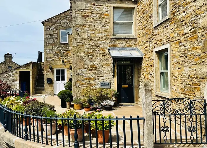 Cosy Refurbished Canalside * Skipton