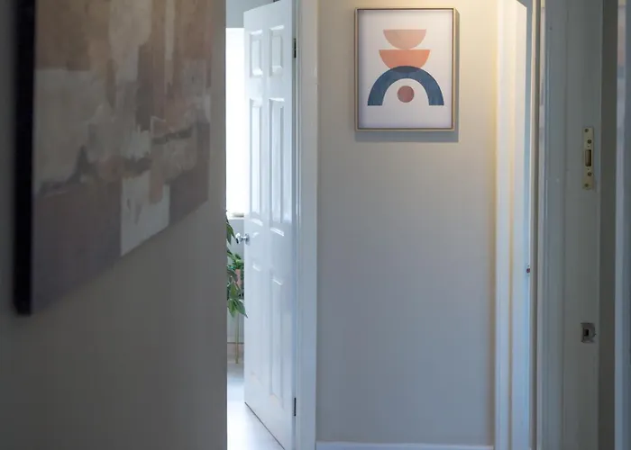 Cosy Refurbished Canalside Apartment