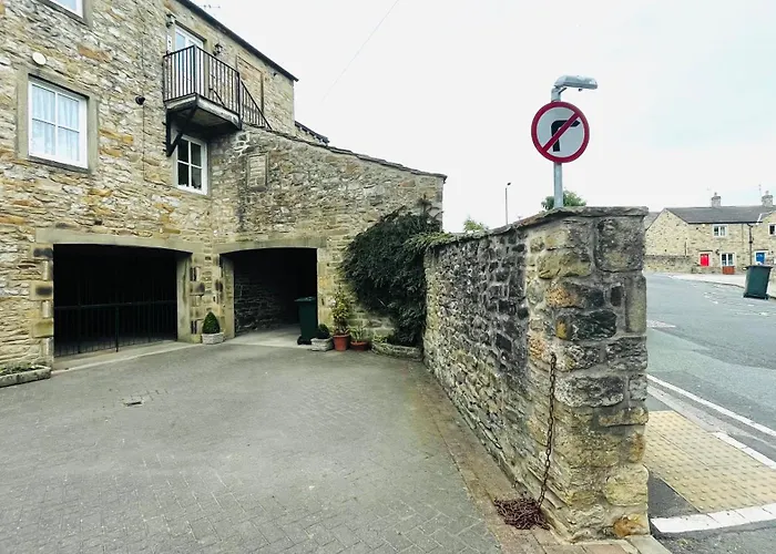 Cosy Refurbished Canalside Apartment *